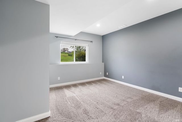 2776 Pine Cone Lane, Warsaw, IN 46582