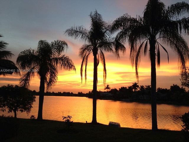 10431 NW 48th Mnr, Coral Springs, FL 33076