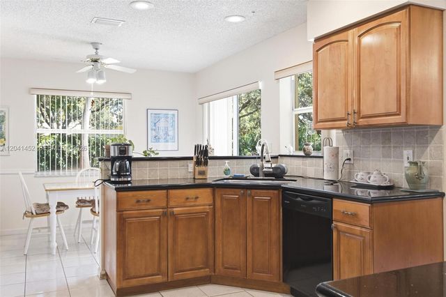 10431 NW 48th Mnr, Coral Springs, FL 33076