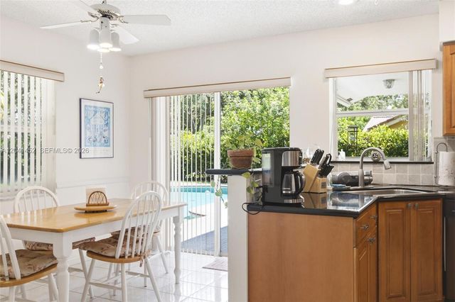 10431 NW 48th Mnr, Coral Springs, FL 33076