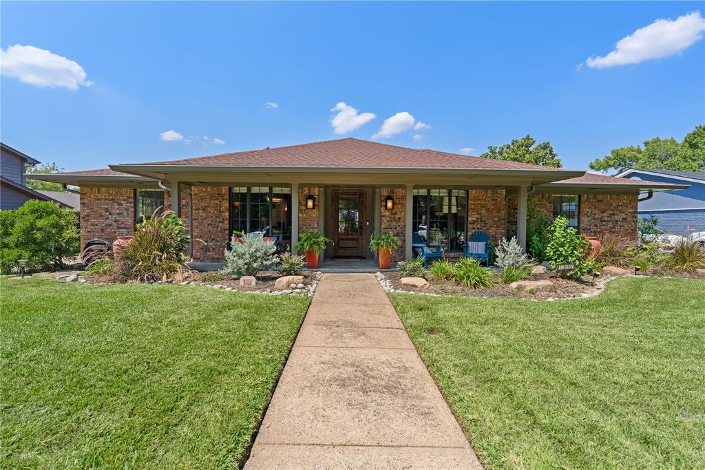 3217 Rolling Knoll Drive, Farmers Branch, TX 75234