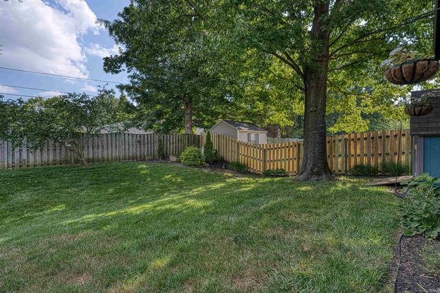 3213 Roselawn Drive, Evansville, IN 47711