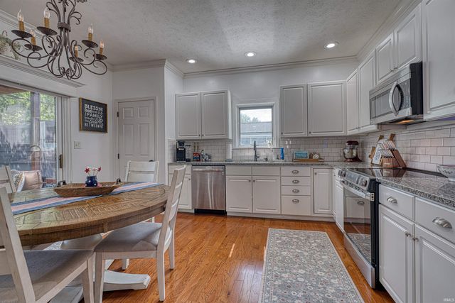 3213 Roselawn Drive, Evansville, IN 47711