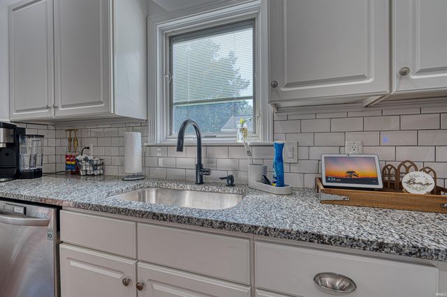 3213 Roselawn Drive, Evansville, IN 47711