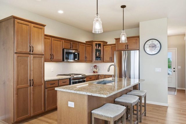 809 S Musket Ridge DRIVE, Sun Prairie, WI 53590