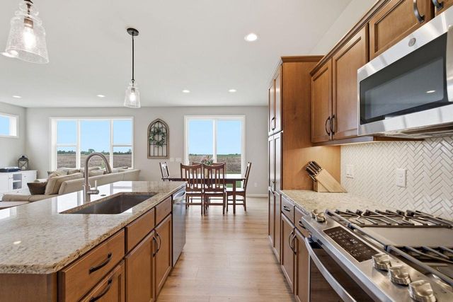 809 S Musket Ridge DRIVE, Sun Prairie, WI 53590