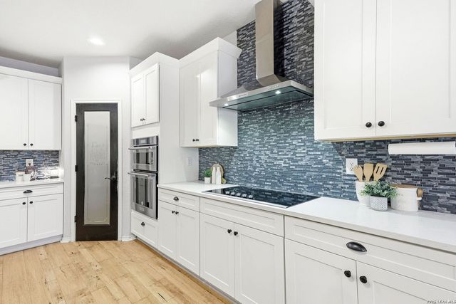 10618 CLOVER CYN, Helotes, TX 78023