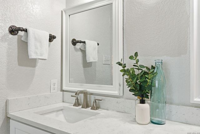 10618 CLOVER CYN, Helotes, TX 78023