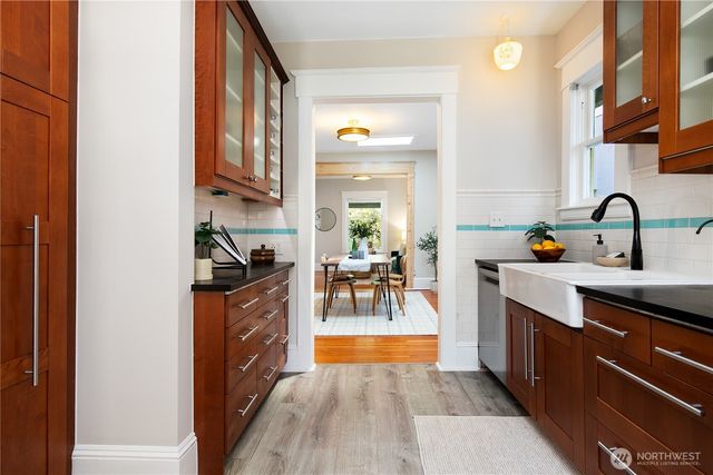 807 27th Avenue, Seattle, WA 98122