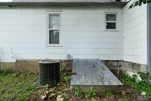 609 Spruce Street, Wamego, KS 66547