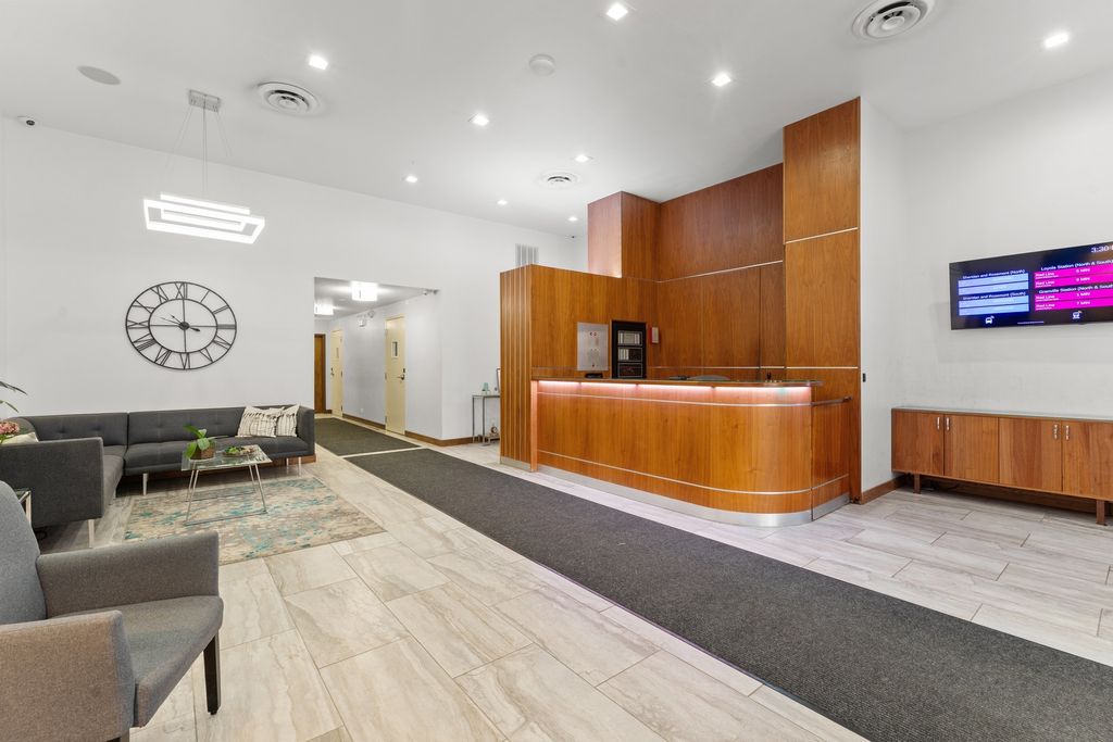 Image 2 of property listing at 6325 N Sheridan Road 1906, Chicago, IL 60660