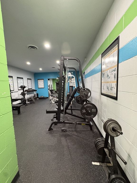 Image 18 of property listing at 6325 N Sheridan Road 1906, Chicago, IL 60660