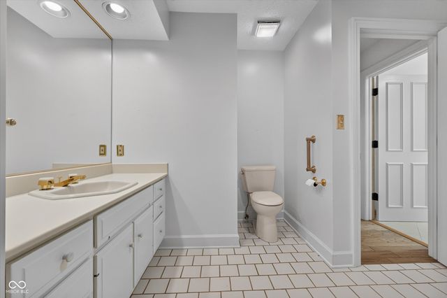 8002 Dean Road, Indianapolis, IN 46240