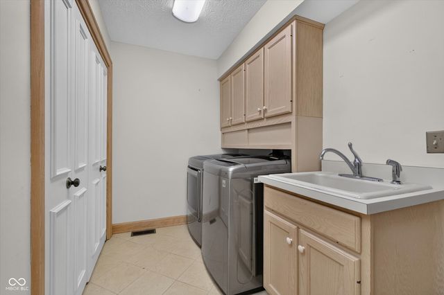 8002 Dean Road, Indianapolis, IN 46240