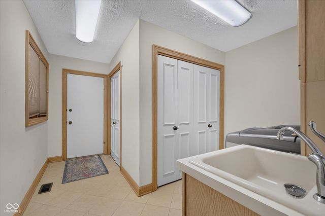 8002 Dean Road, Indianapolis, IN 46240