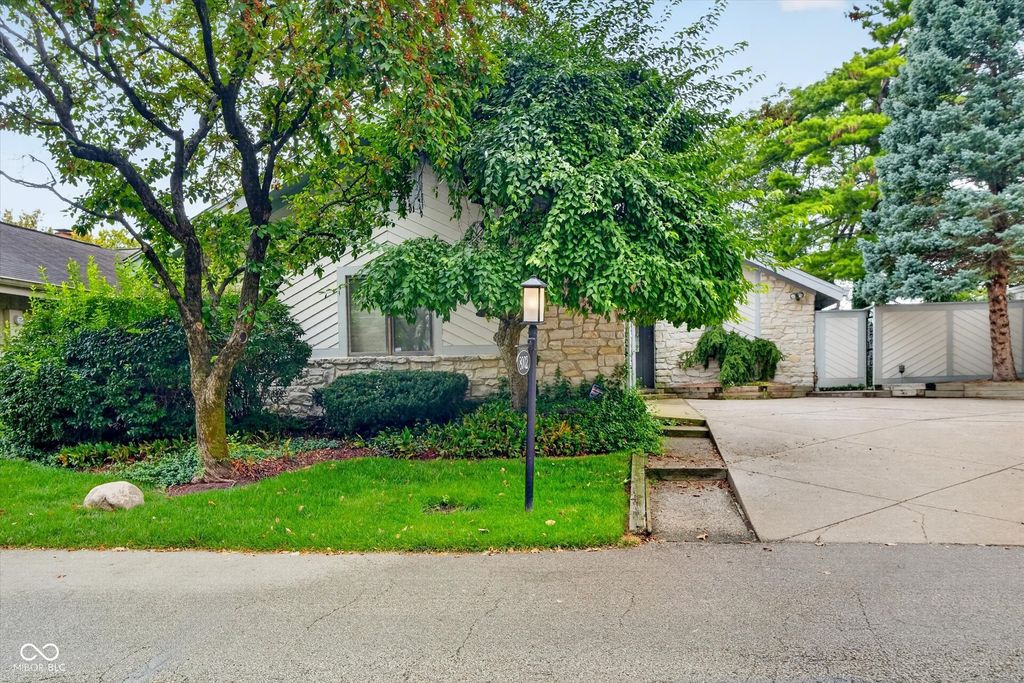 8002 Dean Road, Indianapolis, IN 46240
