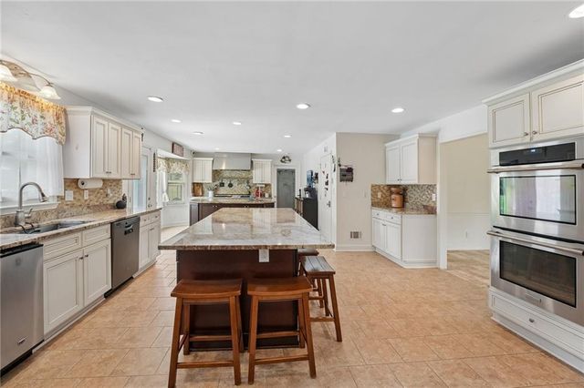378 Clyde Court, Mcdonough, GA 30252