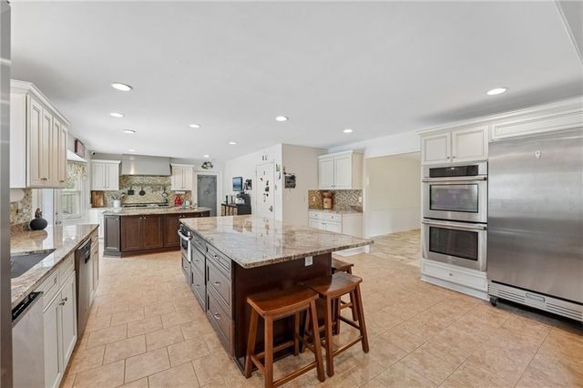 378 Clyde Court, Mcdonough, GA 30252