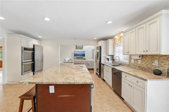 378 Clyde Court, Mcdonough, GA 30252