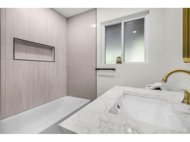 1115 S Harlan St, Lakewood, CO 80232