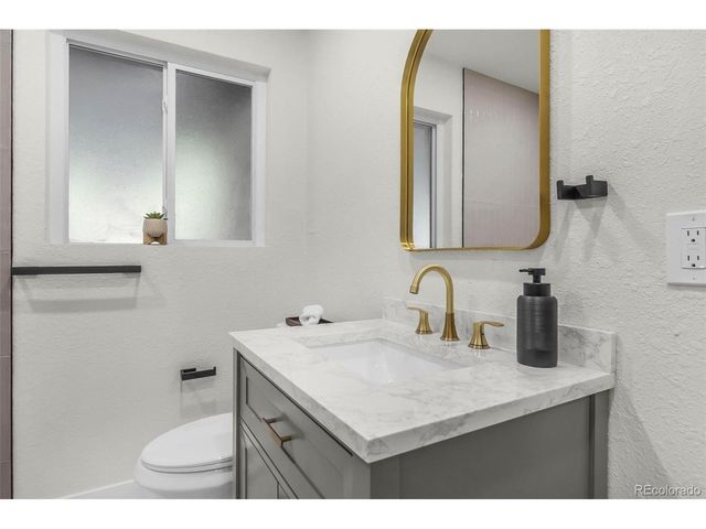 1115 S Harlan St, Lakewood, CO 80232