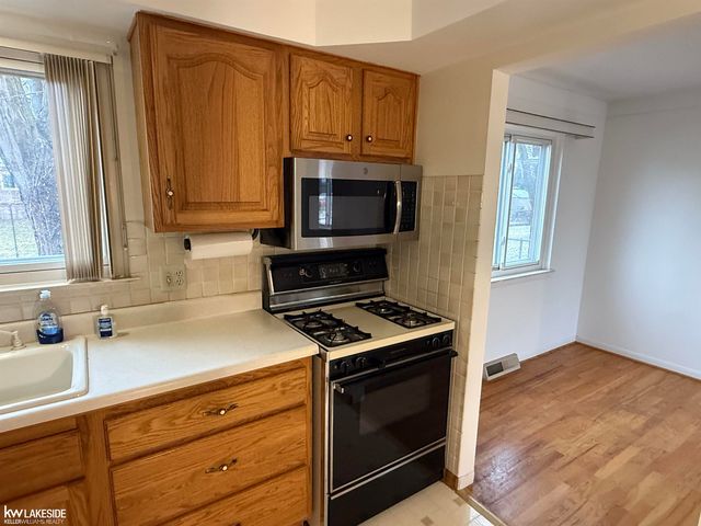 13298 Kozak Street, Sterling Heights, MI 48312