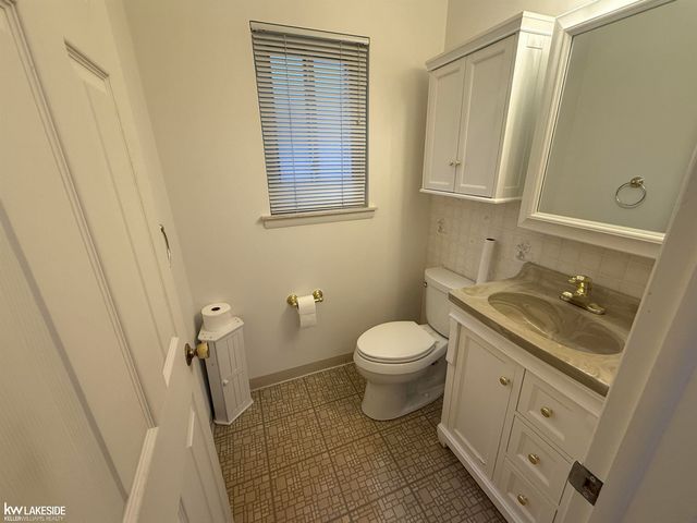 13298 Kozak Street, Sterling Heights, MI 48312