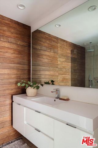 5513 Tuxedo Terrace, Los Angeles, CA 90068