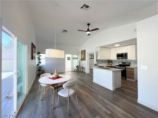 68 Magical Mystery Lane, Henderson, NV 89074