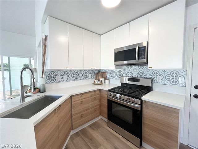 68 Magical Mystery Lane, Henderson, NV 89074