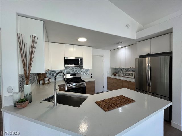 68 Magical Mystery Lane, Henderson, NV 89074