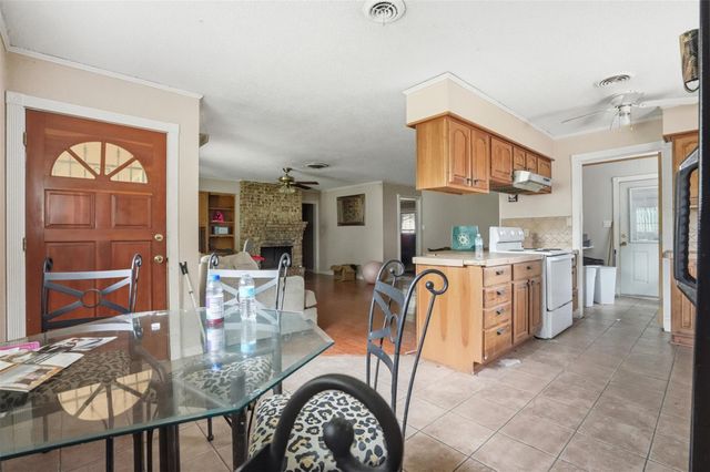 2901 Del Monte Avenue, Bay City, TX 77414