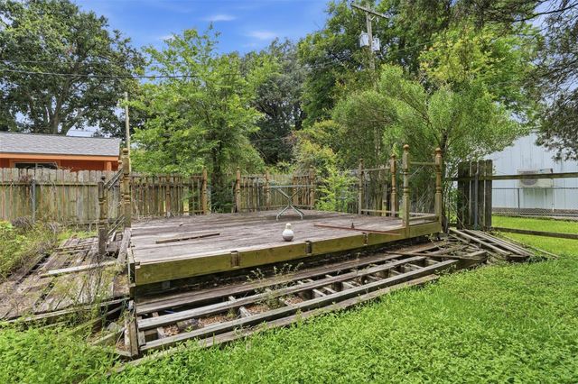 2901 Del Monte Avenue, Bay City, TX 77414