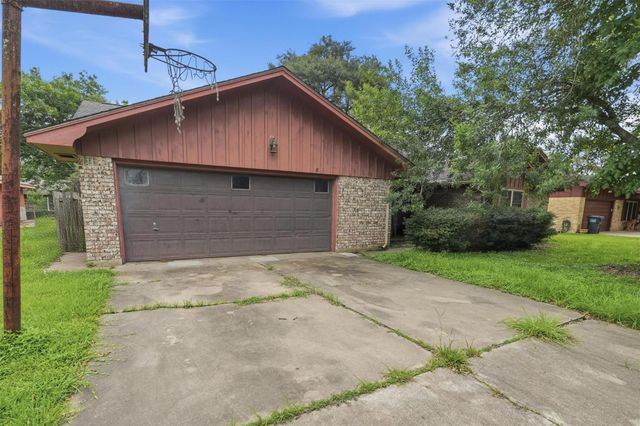 2901 Del Monte Avenue, Bay City, TX 77414