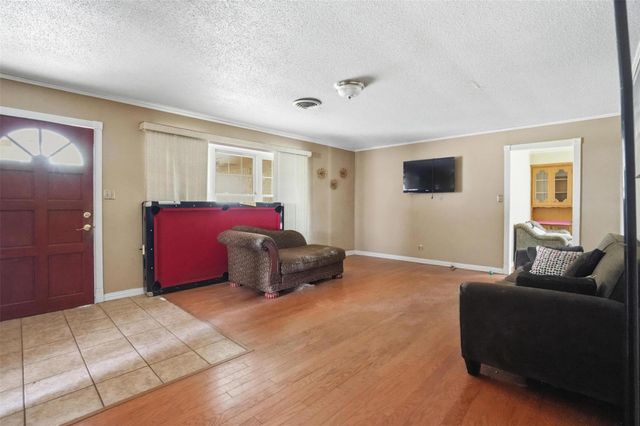 2901 Del Monte Avenue, Bay City, TX 77414