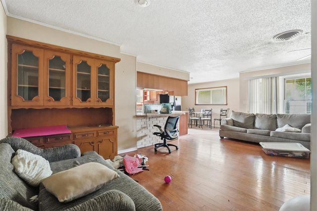 2901 Del Monte Avenue, Bay City, TX 77414