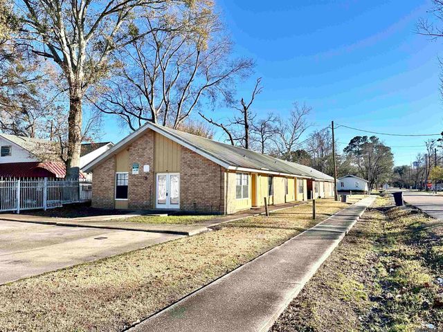 712,716,720,724 N Bullion Ave, Gonzales, LA 70737