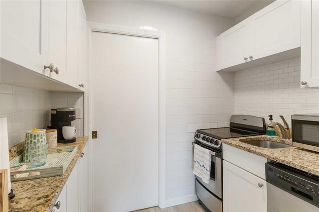 3505 LONGMEADOW 3, Sarasota, FL 34235