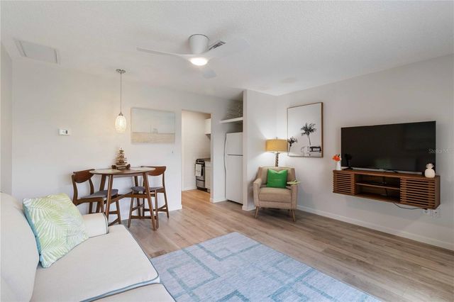 3505 LONGMEADOW 3, Sarasota, FL 34235