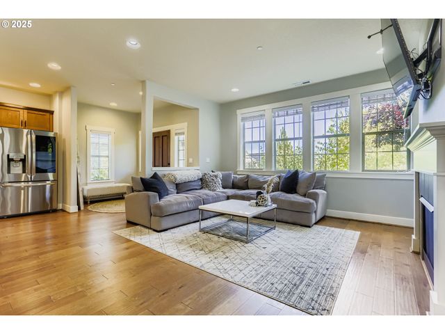 28515 Sw DUNDEE Ln, Wilsonville, OR 97070