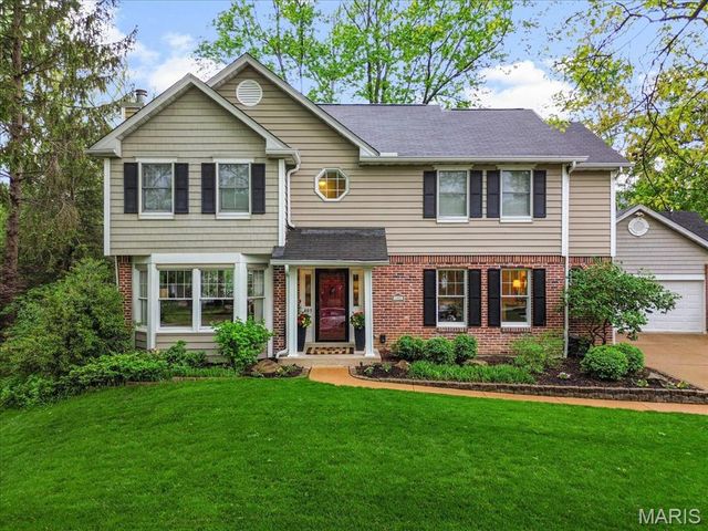 403 Woodview Manor Lane, Kirkwood, MO 63122