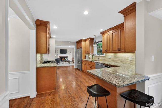 403 Woodview Manor Lane, Kirkwood, MO 63122