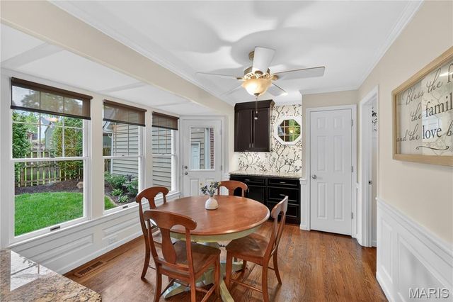 403 Woodview Manor Lane, Kirkwood, MO 63122