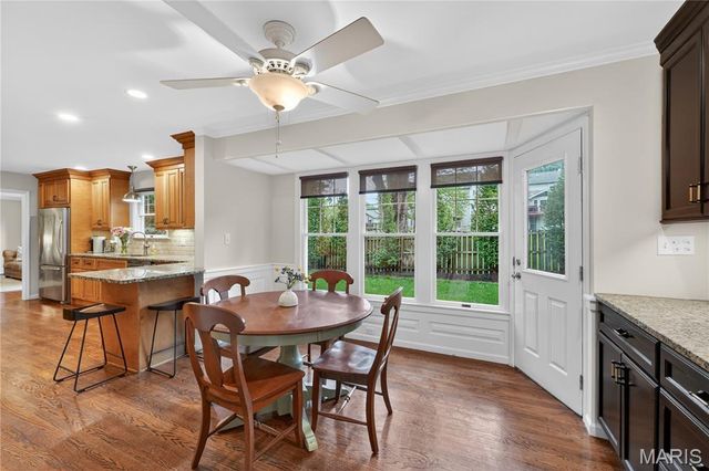 403 Woodview Manor Lane, Kirkwood, MO 63122