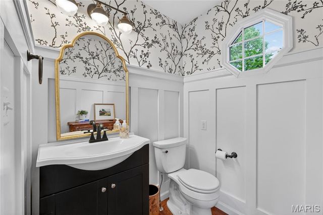 403 Woodview Manor Lane, Kirkwood, MO 63122