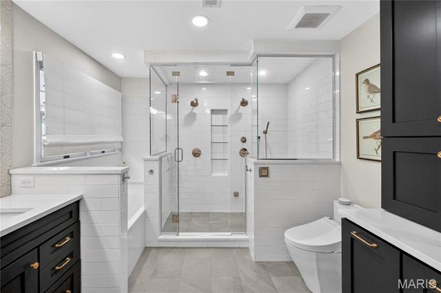 403 Woodview Manor Lane, Kirkwood, MO 63122