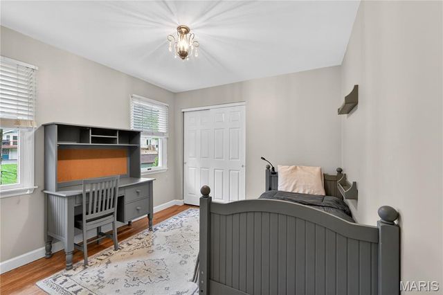 403 Woodview Manor Lane, Kirkwood, MO 63122