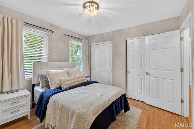 403 Woodview Manor Lane, Kirkwood, MO 63122