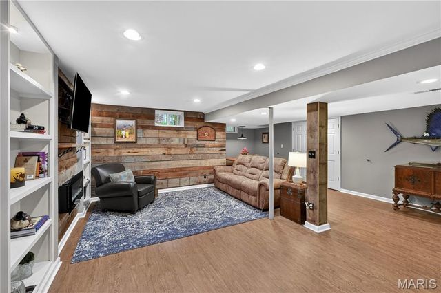 403 Woodview Manor Lane, Kirkwood, MO 63122