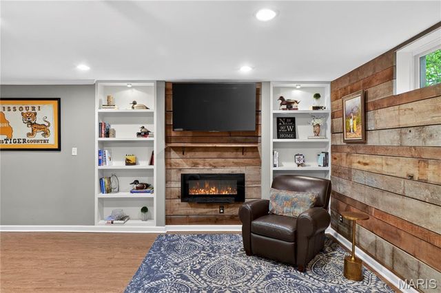 403 Woodview Manor Lane, Kirkwood, MO 63122